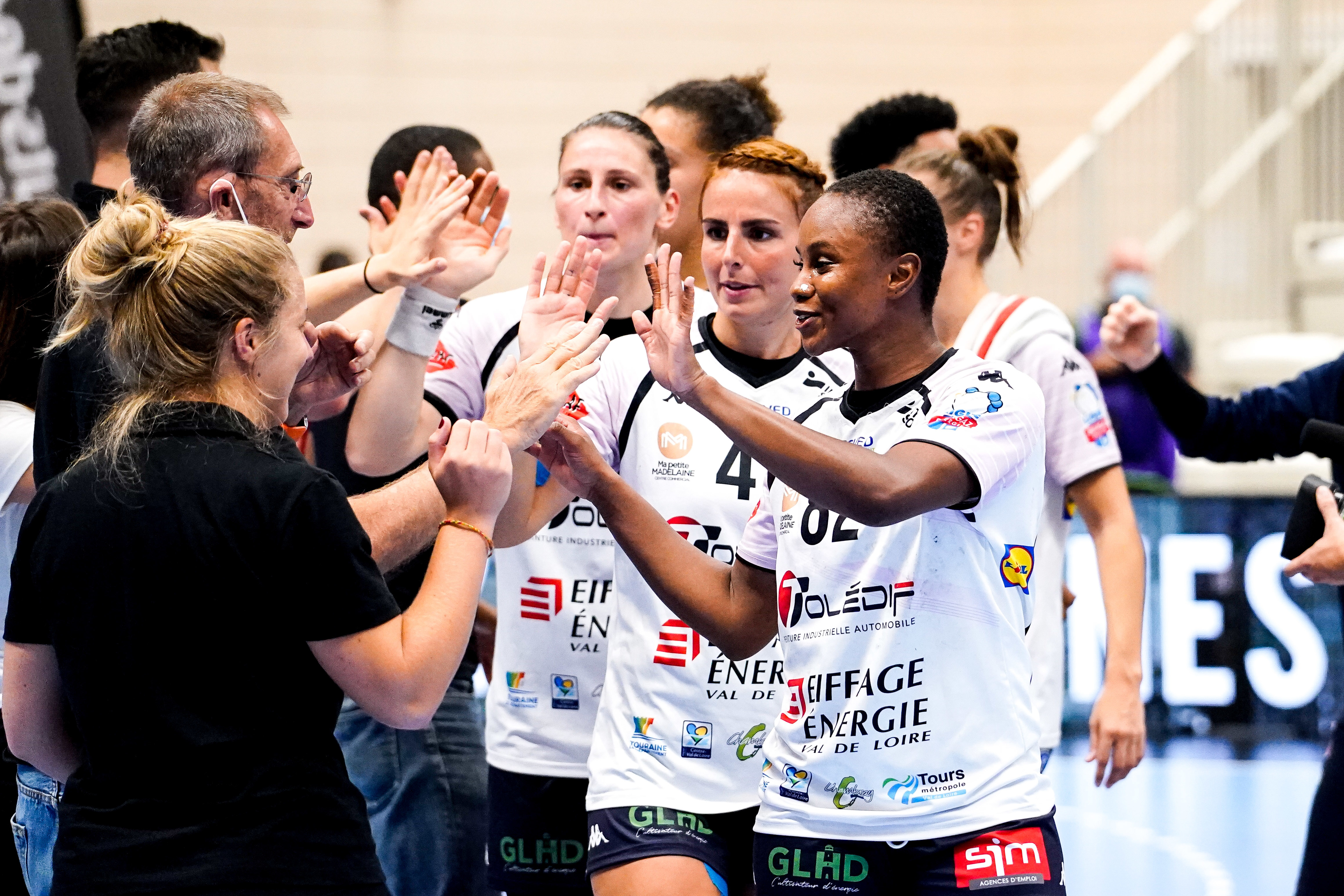 Djeneba TOURE of Chambray Touraine Handball (CTHB), Nina BRKLJACIC of Chambray Touraine Handball (CTHB) and Jovana STOILJKOVIC of Chambray Touraine Handball (CTHB) during the Ligue Butaguaz Energie match between Paris 92 and Chambray at Palais des Sports on September 8, 2021 in Paris, France. (Photo by Hugo Pfeiffer/Icon Sport) - Palais des Sports Robert Charpentier - Issy-les-Moulineaux (France)