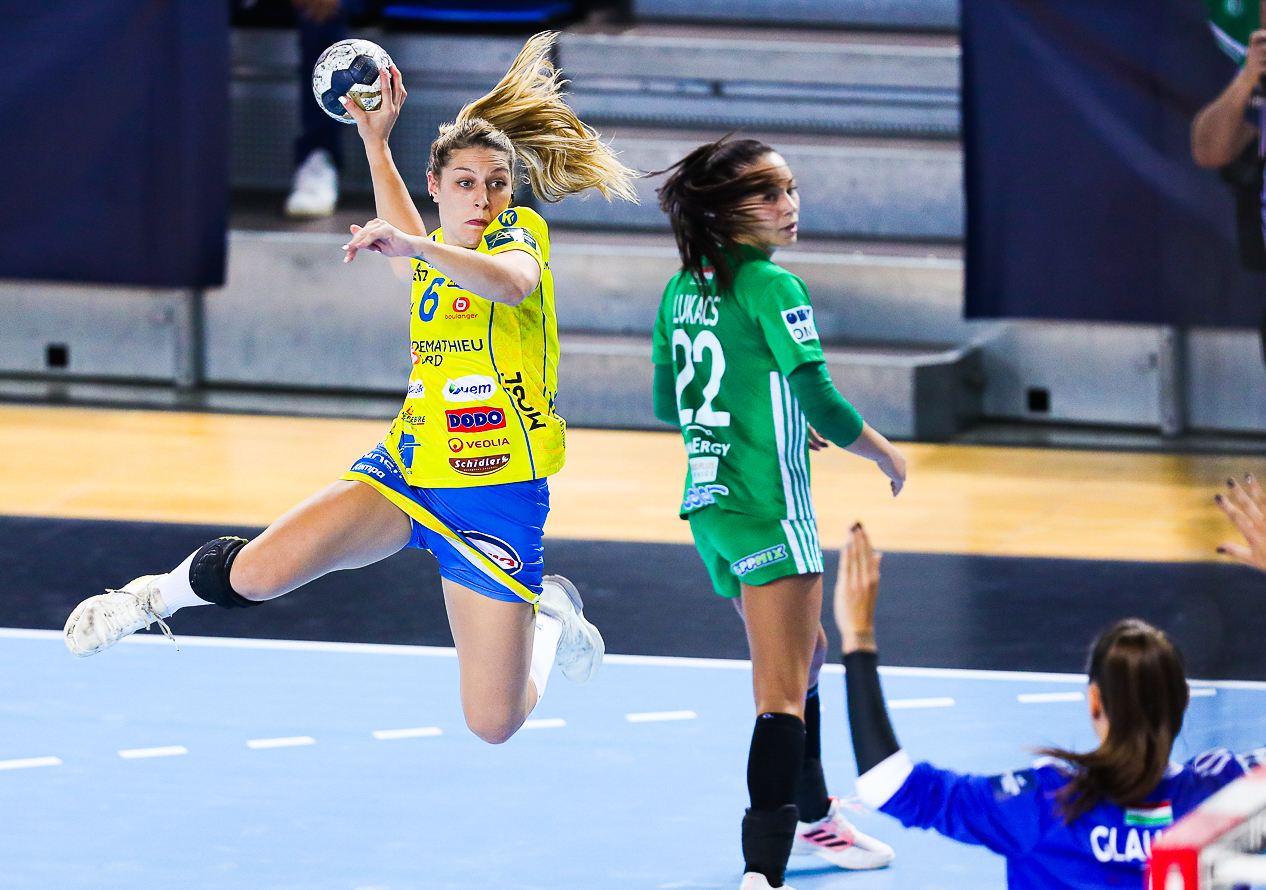 Chloe Bouquet of Metz Handball during the EHF Women's Champions League match between Metz and Gyori on October 23, 2021 in Metz, France. (Photo by Bertrand Delhomme/Icon Sport) - Chloe Valentini - Metz (France)