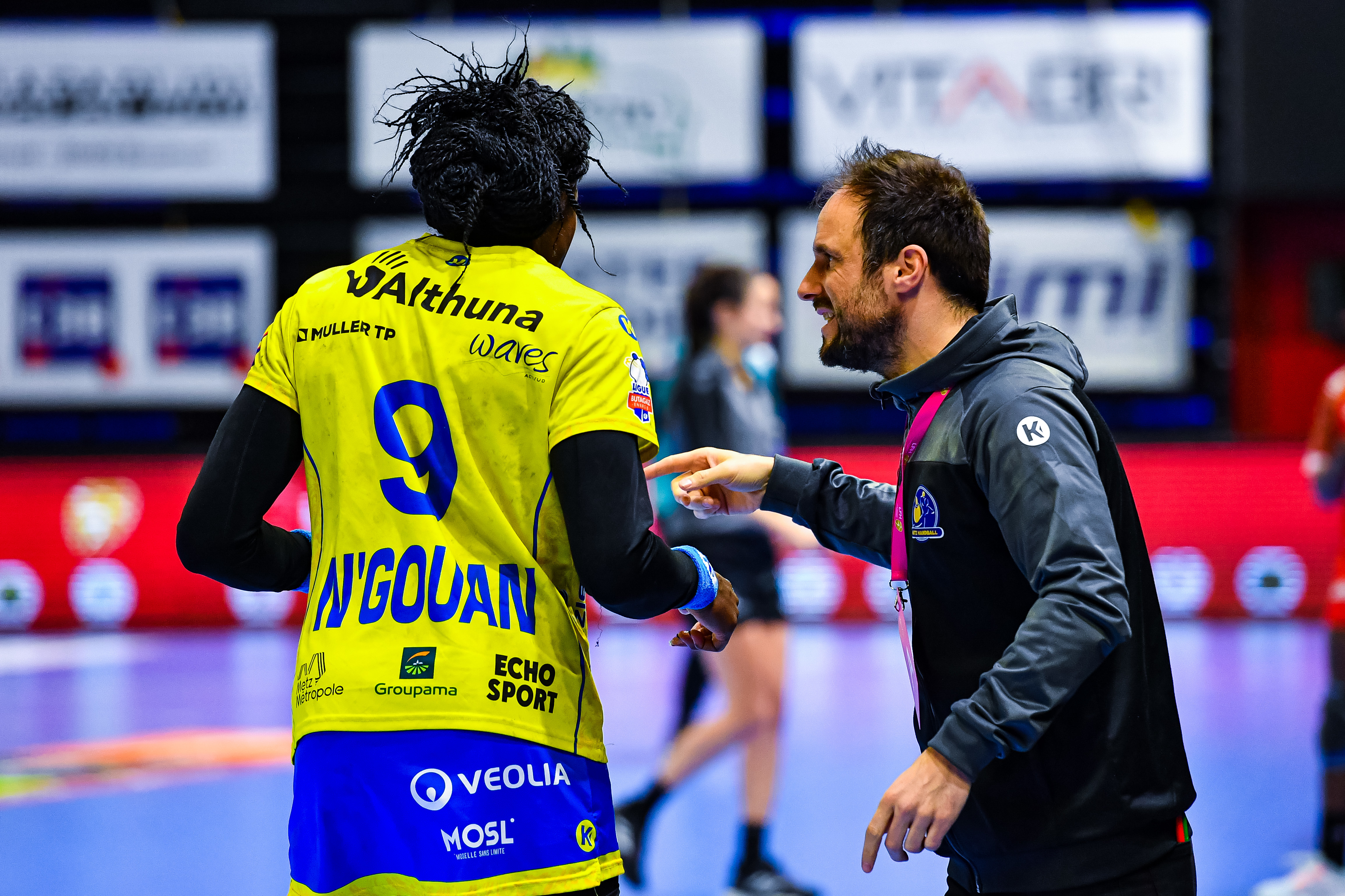 Emmanuel MAYONNADE head coach of Metz gives instructions to Astride NGOUAN of Metz during the French Ligue Butagaz Energie women’s handball match between Besancon and Metz on February 2, 2022 in Besancon, France. (Photo by Baptiste Fernandez/Icon Sport)
