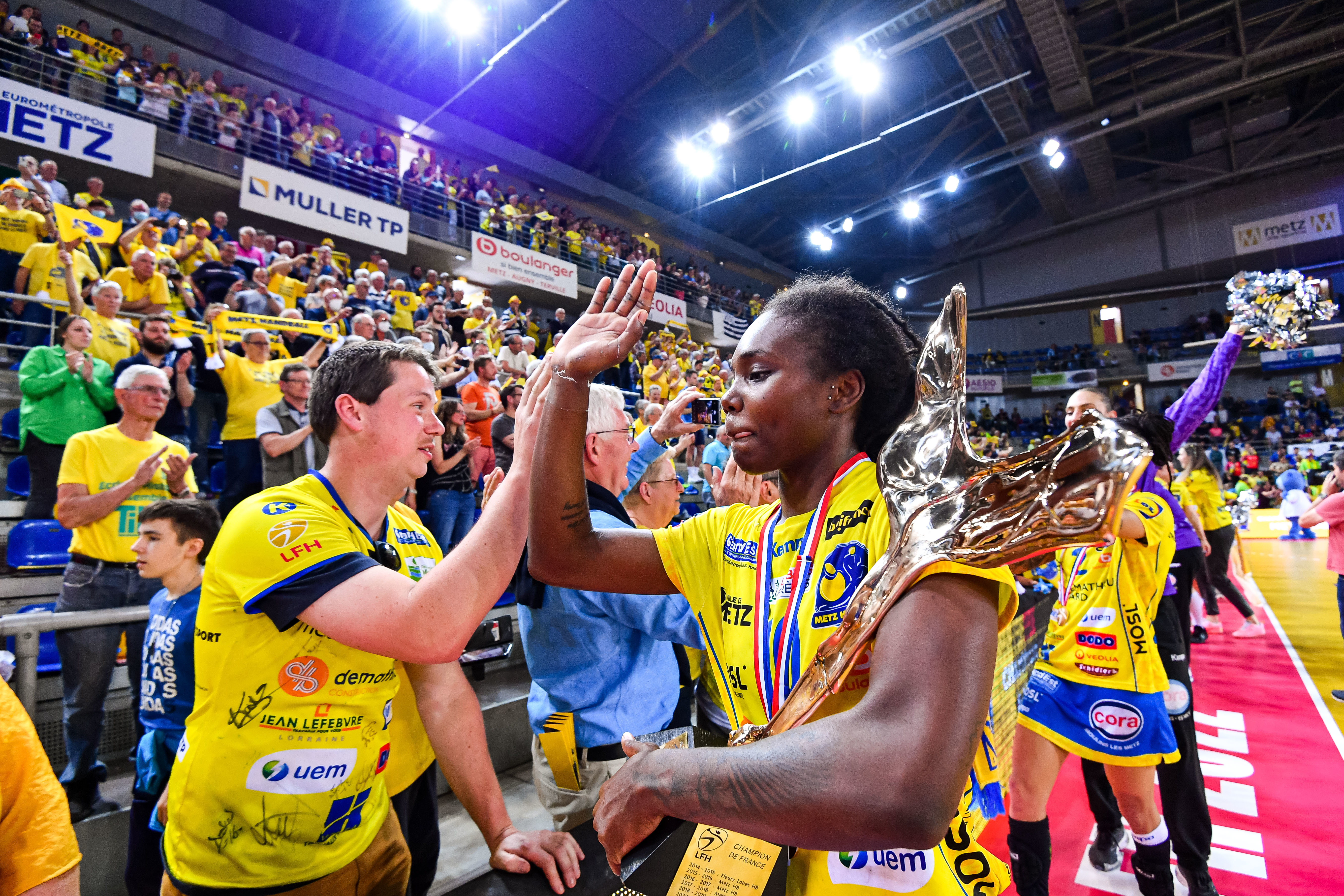 Meline NOCANDY of Metz present the trophy to the fans after the Final Ligue Butaguaz Energie match between Metz and Brest on May 29, 2022 in Metz, France. (Photo by Baptiste Fernandez/Icon Sport)