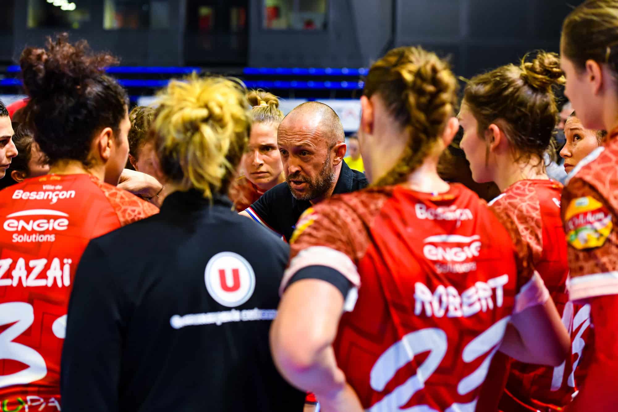 Sebastien MIZOULE head coach of Besancon speak to his players during the French Ligue Butagaz Energie women’s handball match between Besancon and Metz on February 2, 2022 in Besancon, France. (Photo by Baptiste Fernandez/Icon Sport)